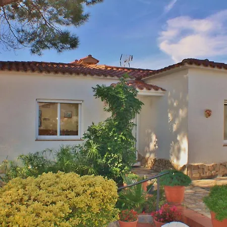 Sleeps 4 Pool Villa